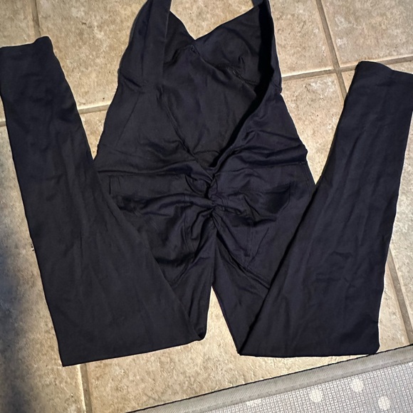 Sexy Booty Scrunch black backless bodysuit - Picture 3 of 5